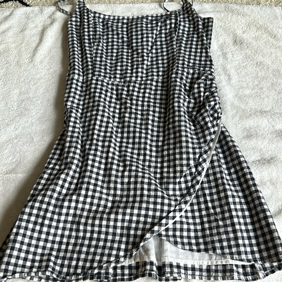 Checkered Abercrombie and Fitch mini dress with side slit. - Picture 1 of 2